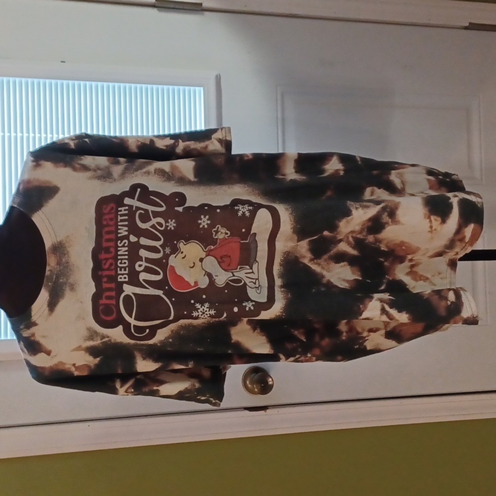 Womens 2x Charley Brown Snoopy Christmas Begins with Christ tshirt